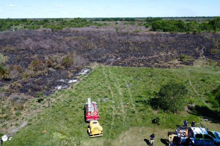 Bomberos controlan varias hectáreas incendiadas en San Cayetano